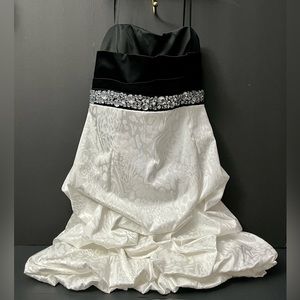 New with tags vintage City Triangles dress. Girls junior size 11.